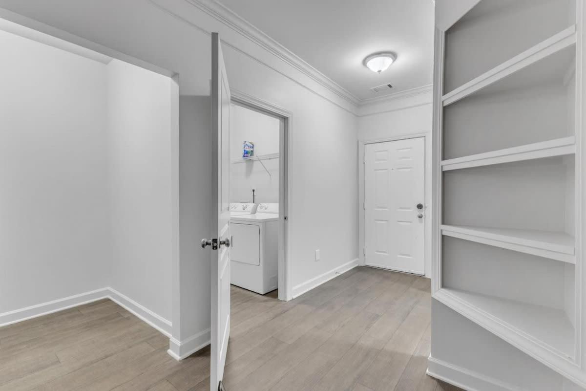 Upscale King 2BR Suite Mins to Downtown Raleigh