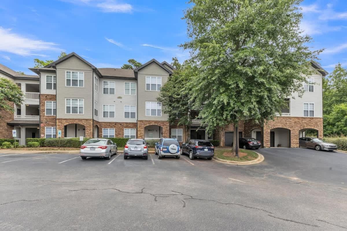 Upscale King 2BR Suite Mins to Downtown Raleigh