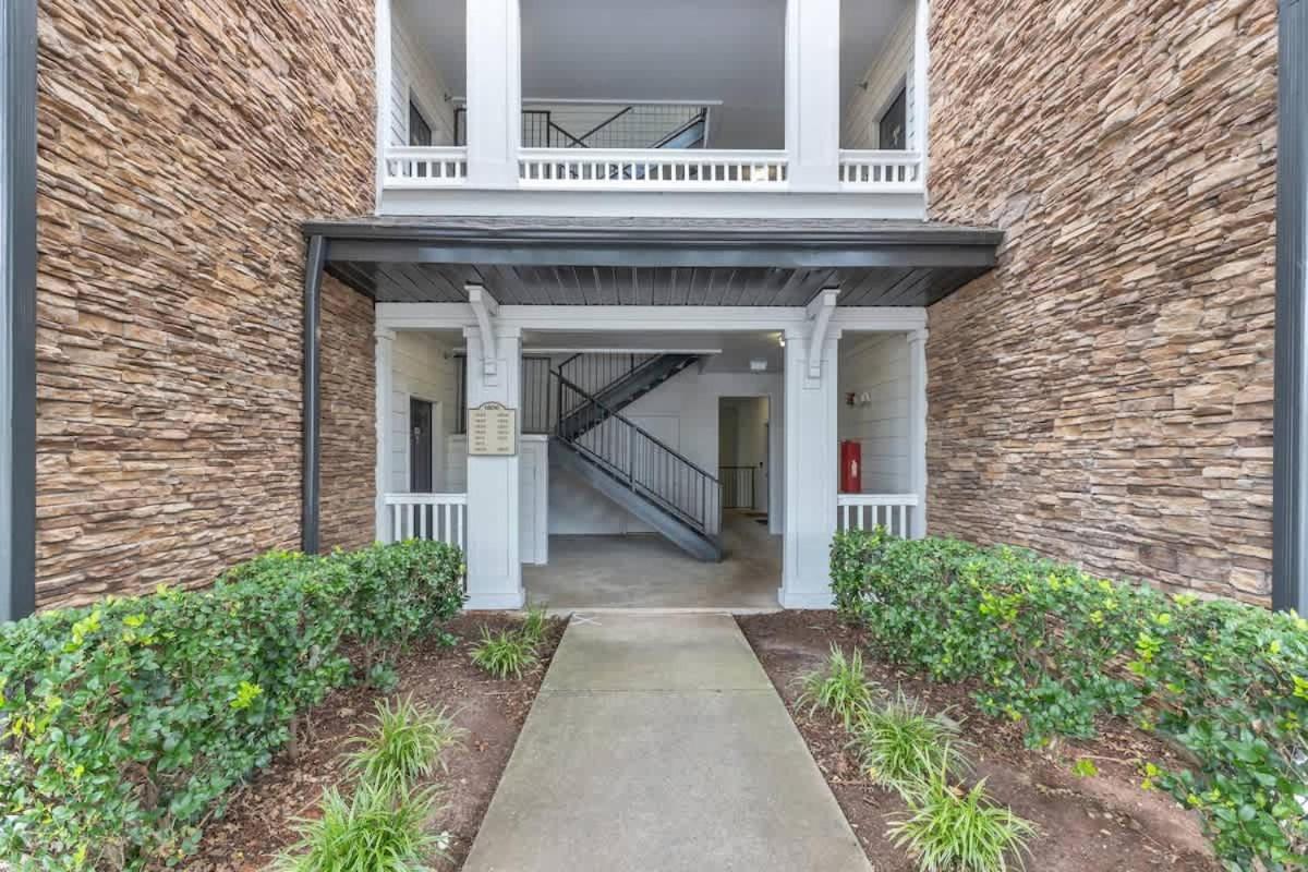 Upscale King 2BR Suite Mins to Downtown Raleigh