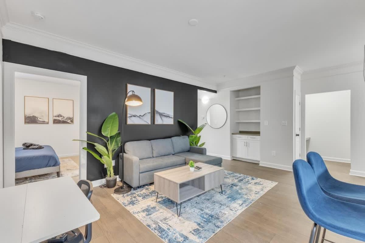 Upscale King 2BR Suite Mins to Downtown Raleigh