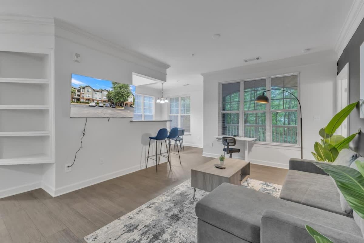 Upscale King 2BR Suite Mins to Downtown Raleigh