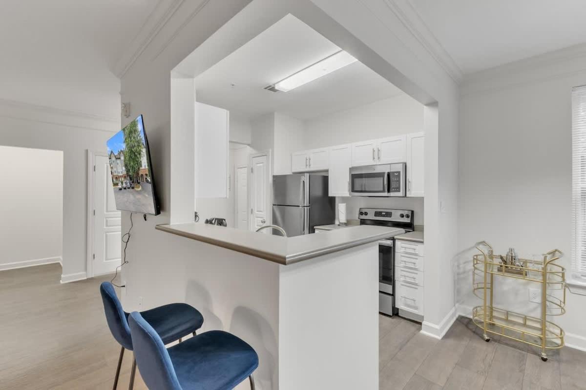 Upscale King 2BR Suite Mins to Downtown Raleigh