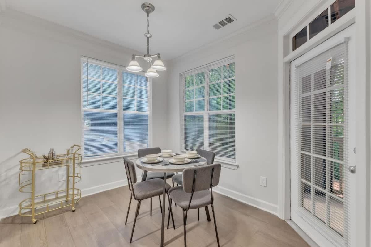 Upscale King 2BR Suite Mins to Downtown Raleigh