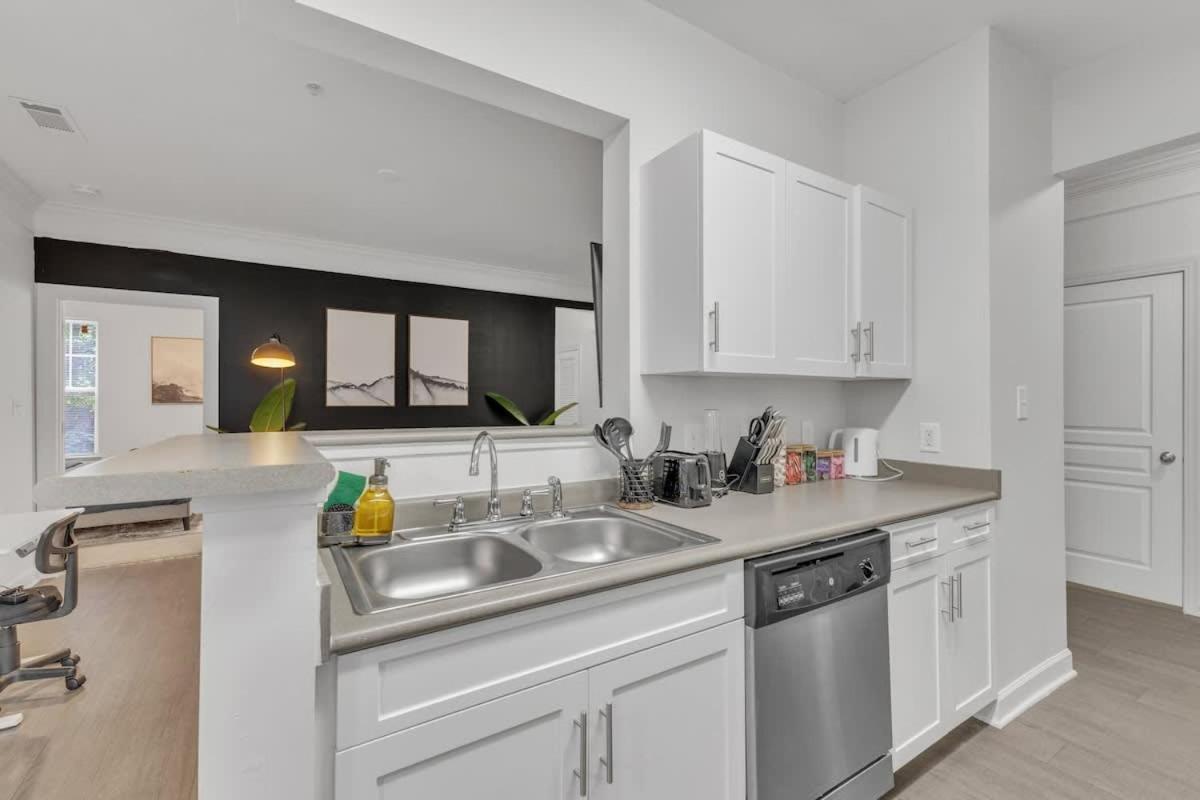 Upscale King 2BR Suite Mins to Downtown Raleigh