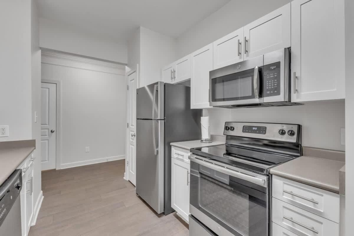 Upscale King 2BR Suite Mins to Downtown Raleigh