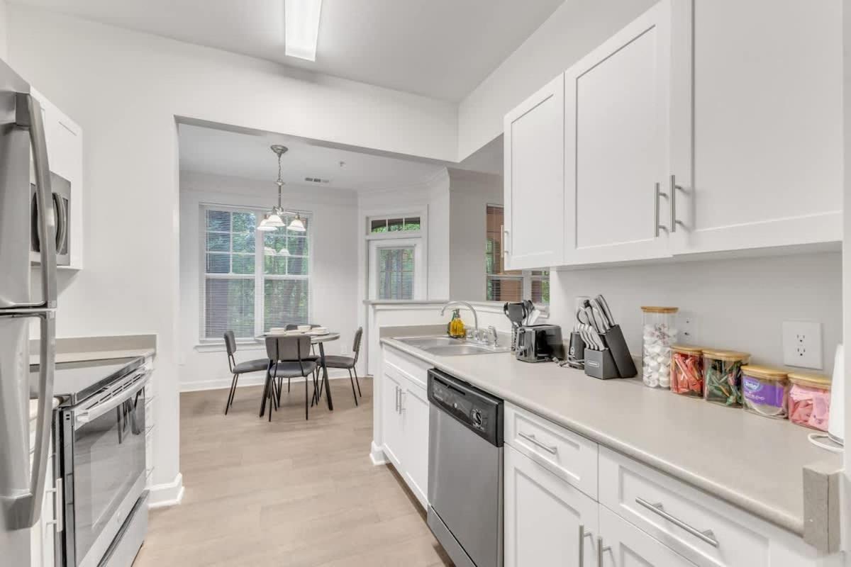 Upscale King 2BR Suite Mins to Downtown Raleigh