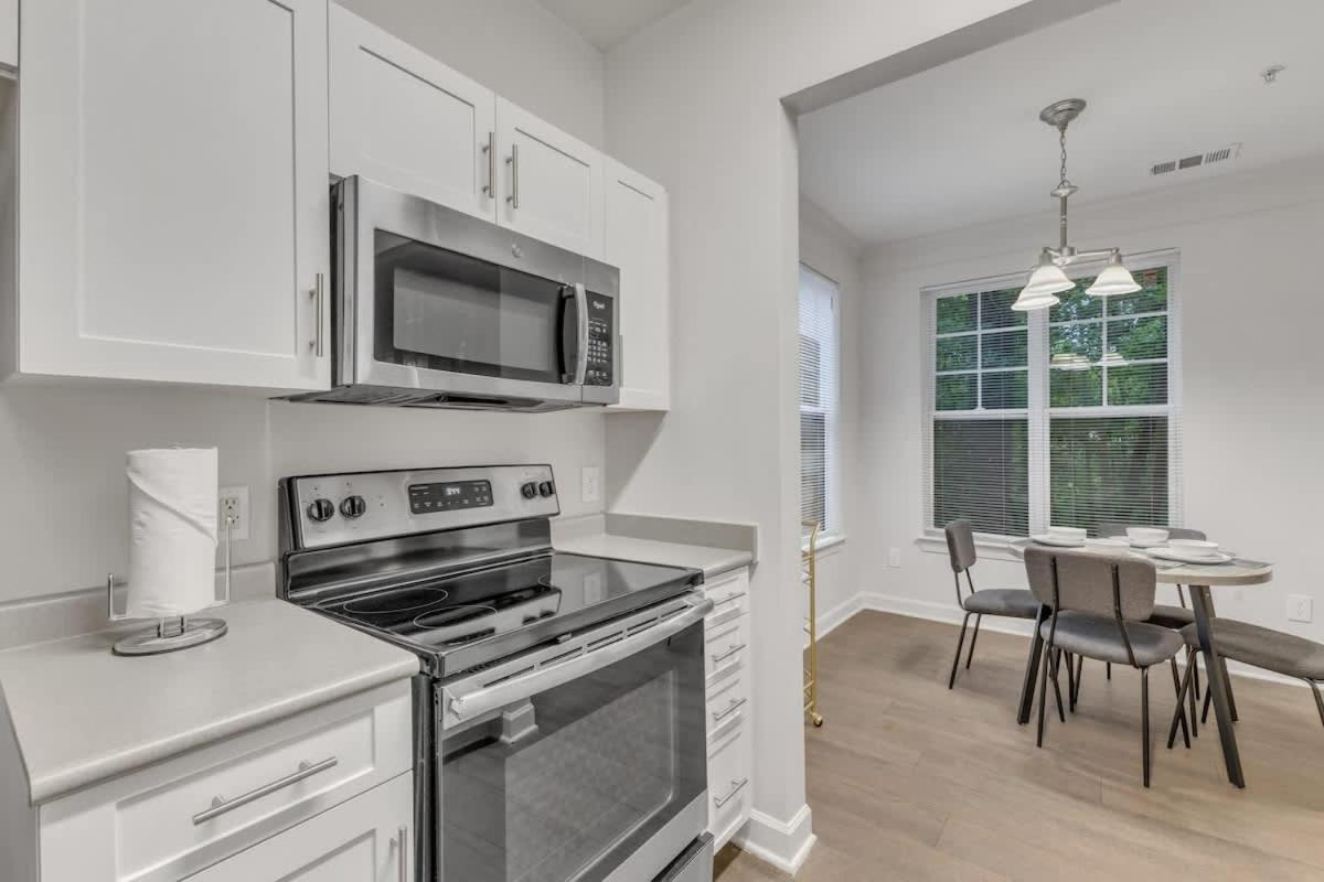 Upscale King 2BR Suite Mins to Downtown Raleigh