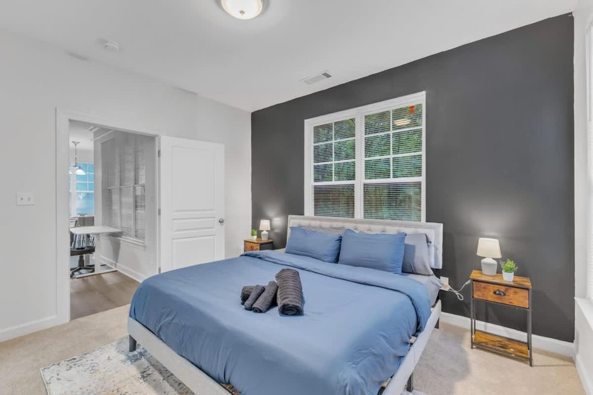 Upscale King 2BR Suite Mins to Downtown Raleigh