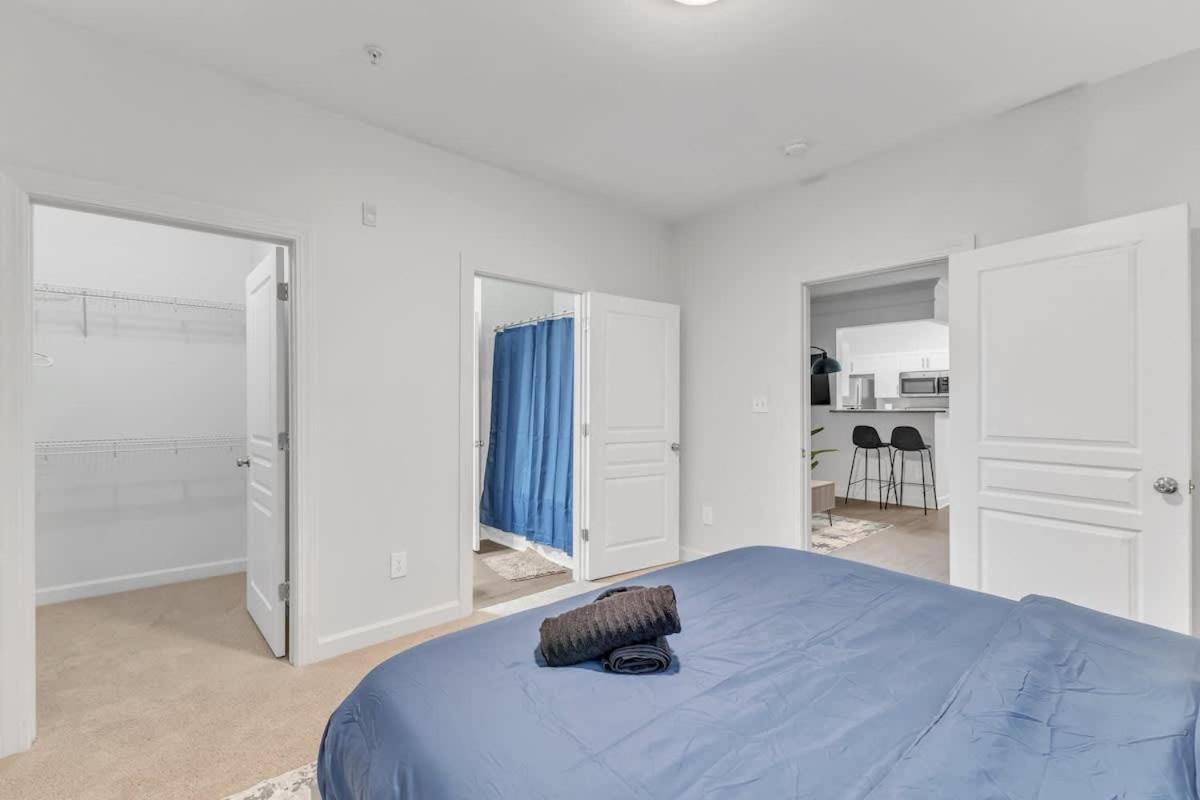 Upscale King 2BR Suite Mins to Downtown Raleigh