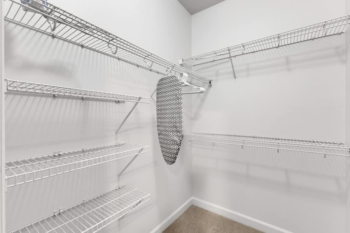 Upscale King 2BR Suite Mins to Downtown Raleigh