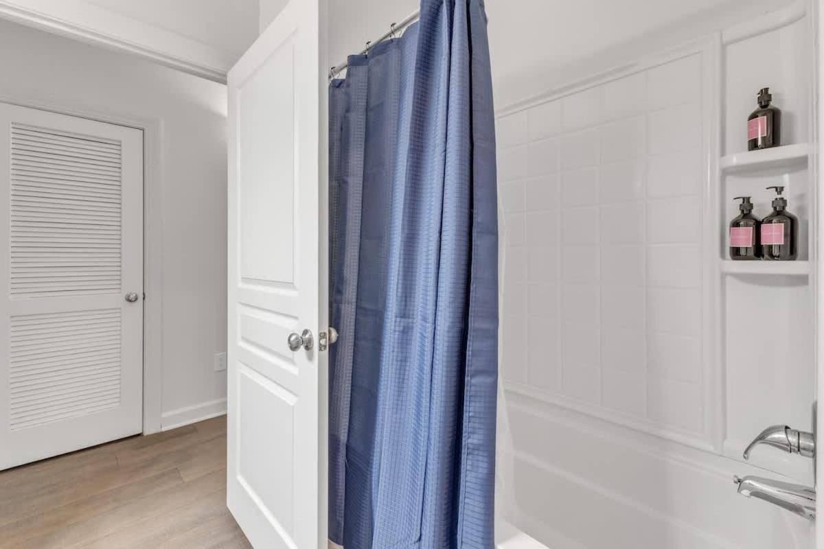 Upscale King 2BR Suite Mins to Downtown Raleigh