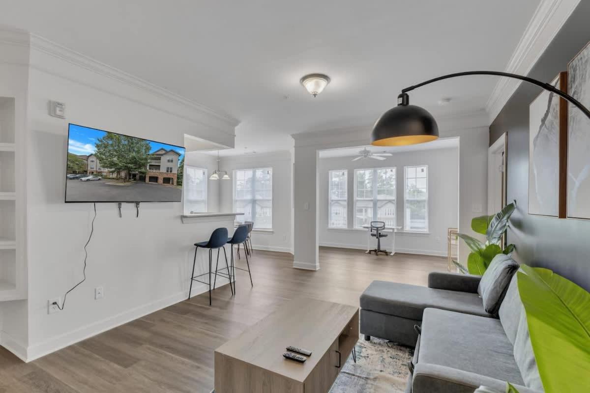 Upscale King 3BR Suite Mins to Downtown Raleigh