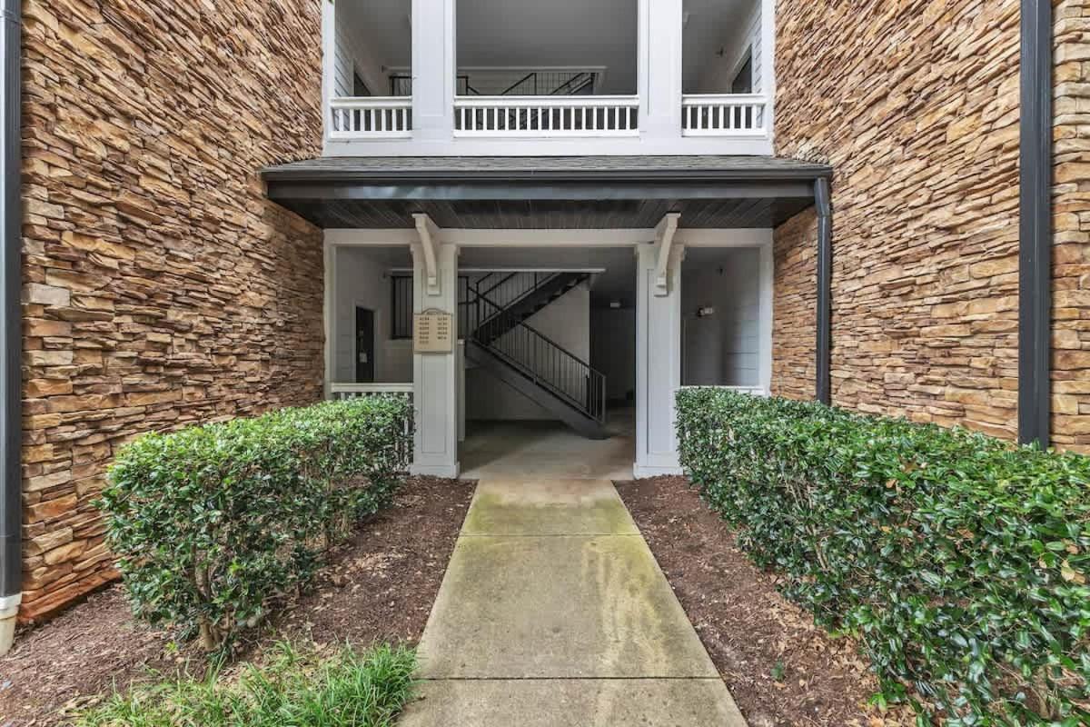 Upscale King 3BR Suite Mins to Downtown Raleigh