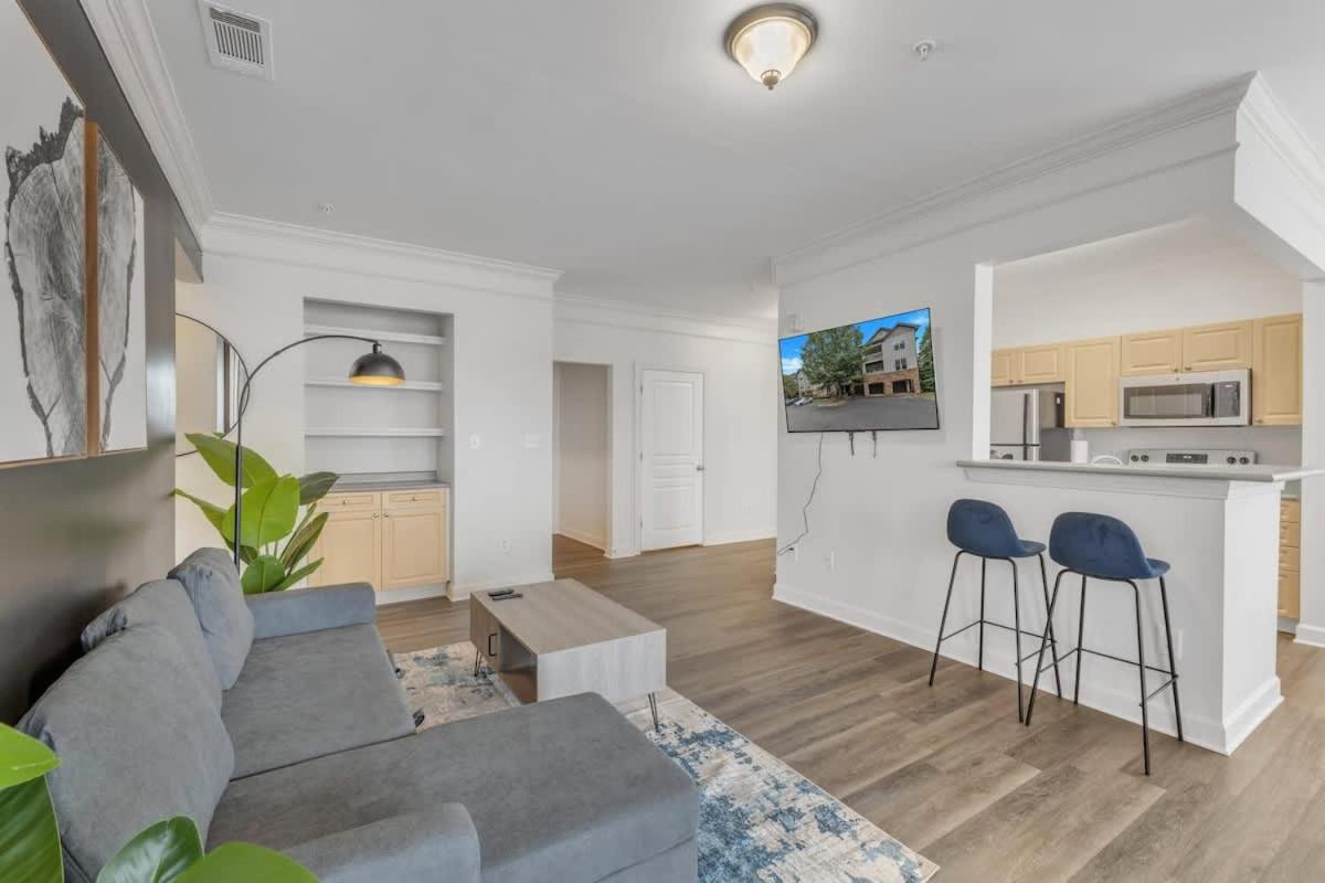 Upscale King 3BR Suite Mins to Downtown Raleigh