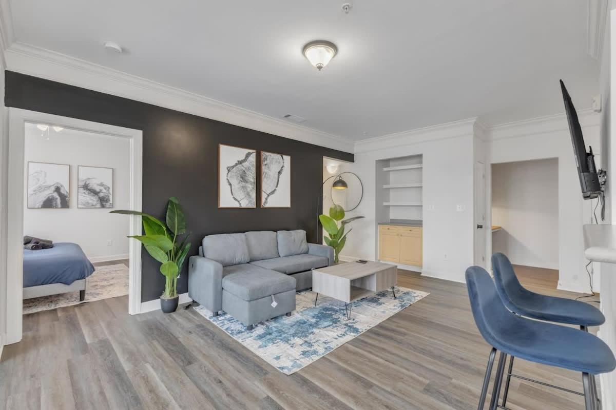 Upscale King 3BR Suite Mins to Downtown Raleigh