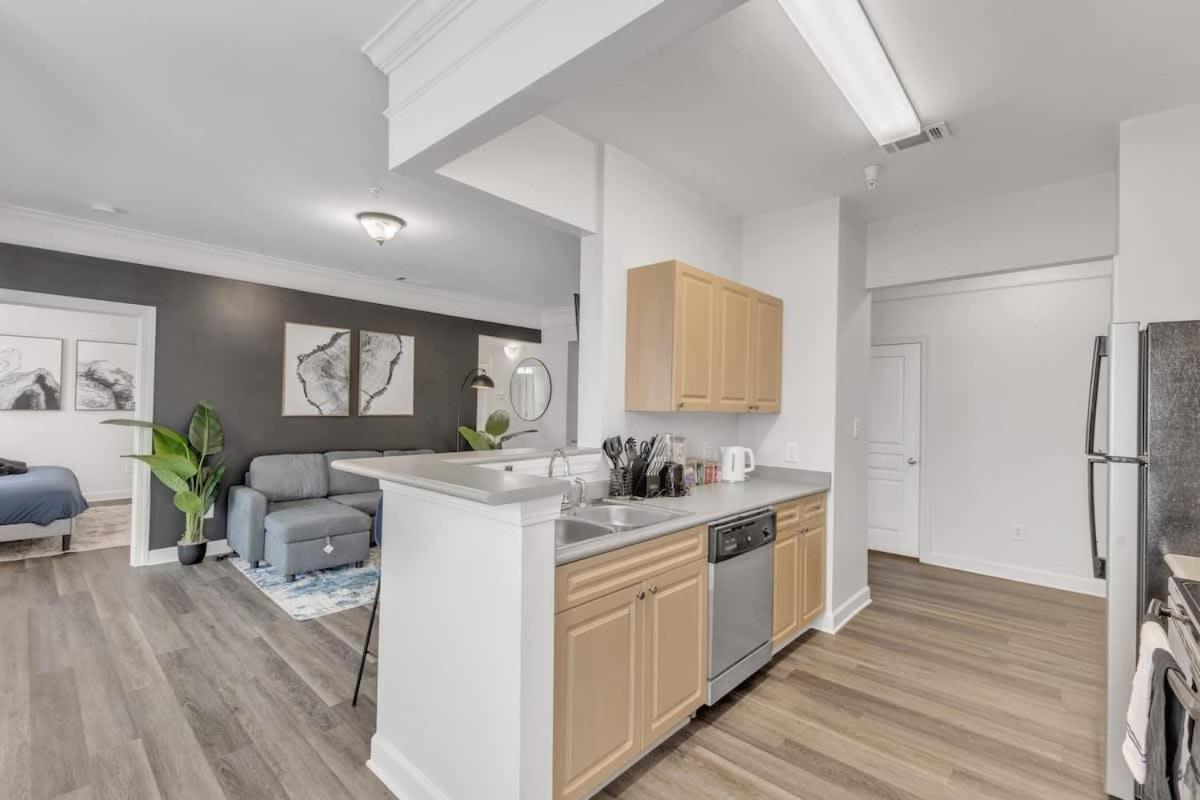 Upscale King 3BR Suite Mins to Downtown Raleigh