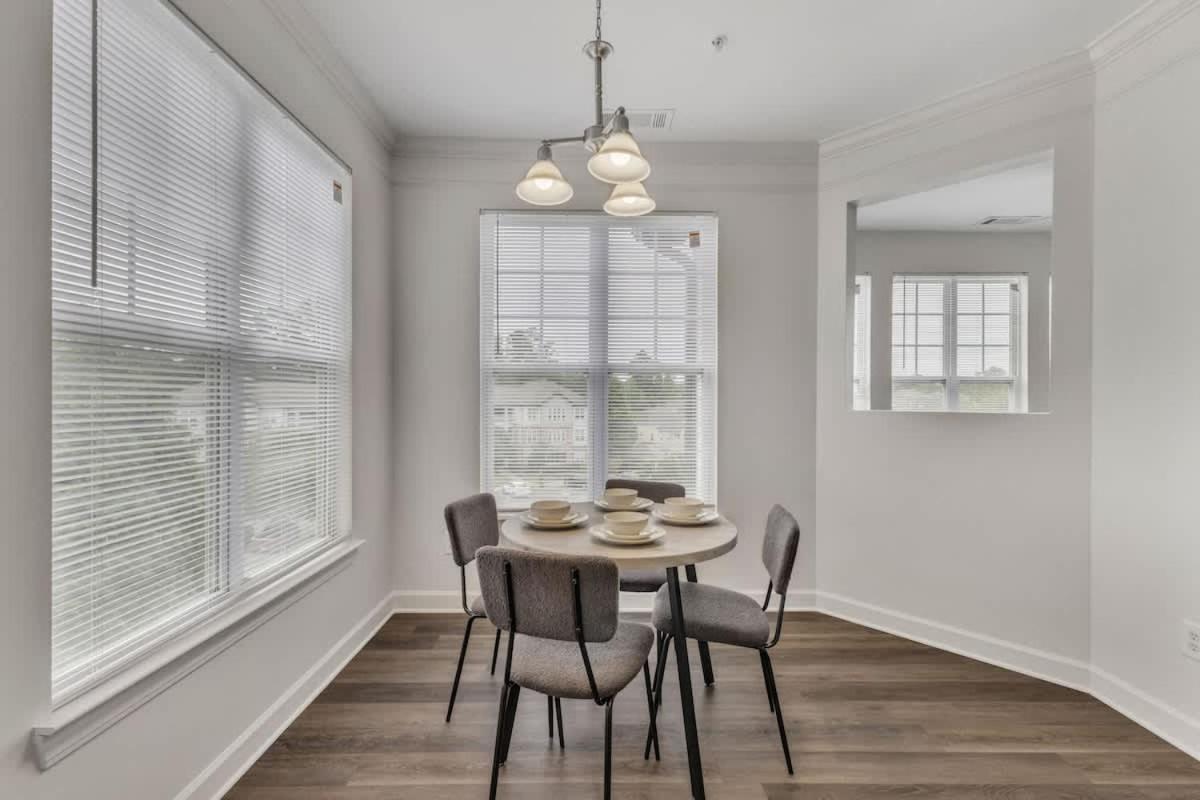 Upscale King 3BR Suite Mins to Downtown Raleigh