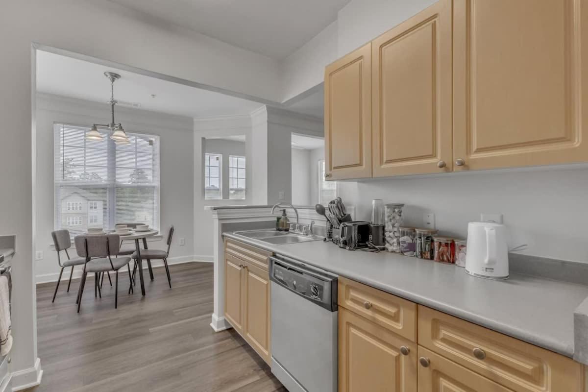 Upscale King 3BR Suite Mins to Downtown Raleigh