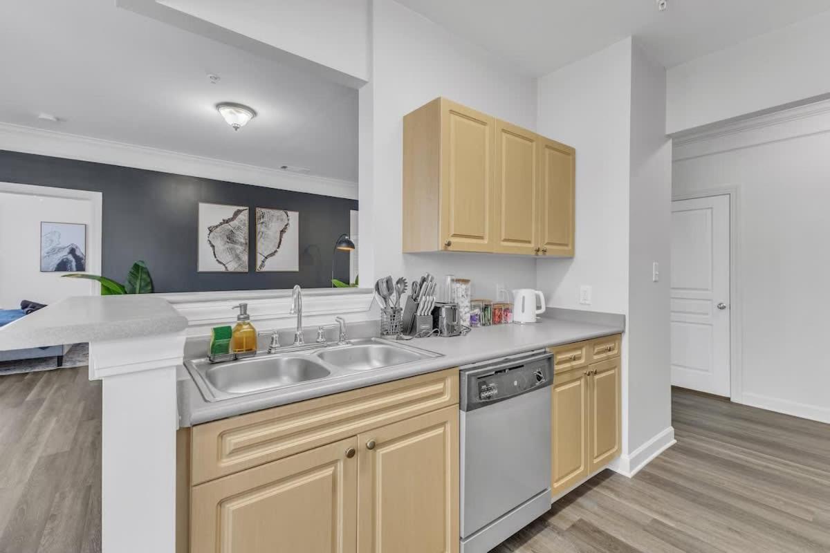 Upscale King 3BR Suite Mins to Downtown Raleigh