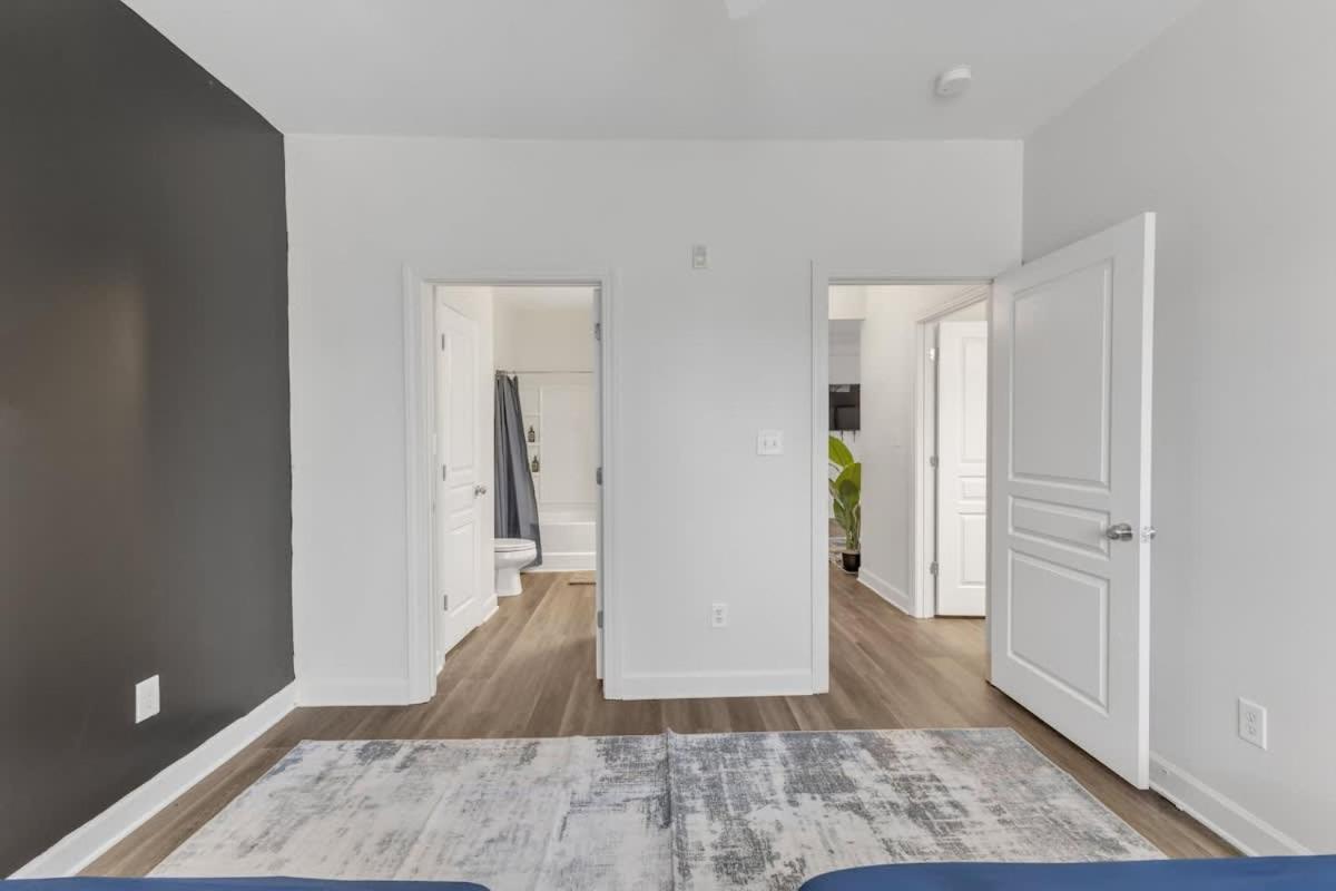 Upscale King 3BR Suite Mins to Downtown Raleigh