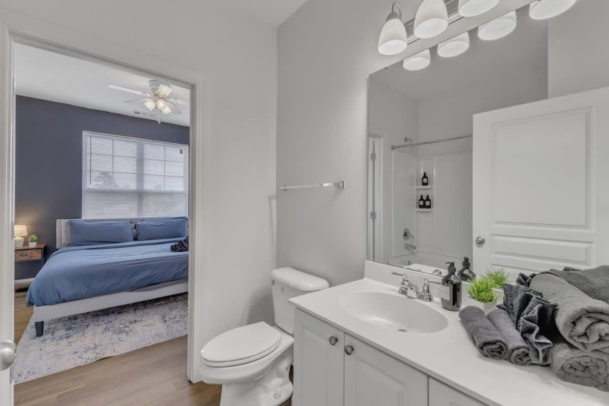 Upscale King 3BR Suite Mins to Downtown Raleigh