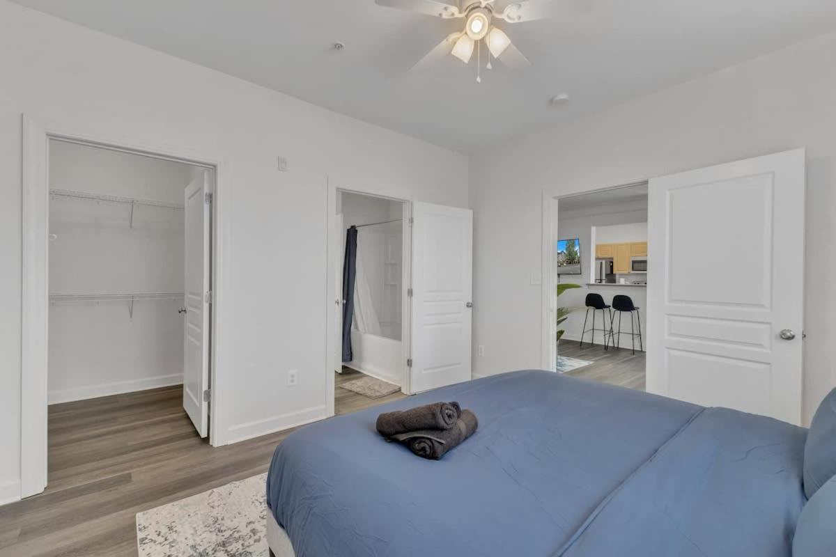 Upscale King 3BR Suite Mins to Downtown Raleigh