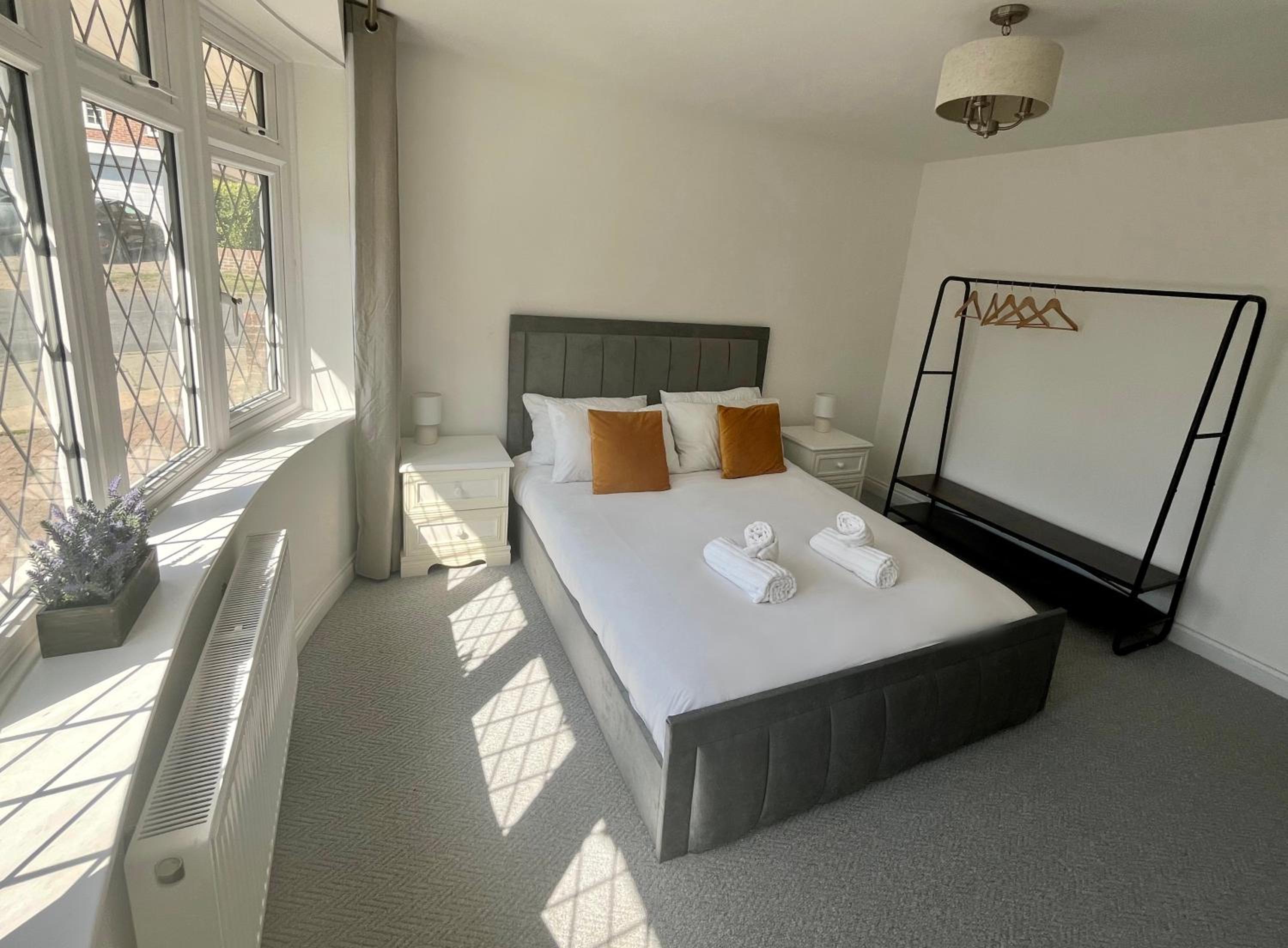 Olive Tree Brighton-Bright & Spacious 4 bedroom home with Garden & Free parking