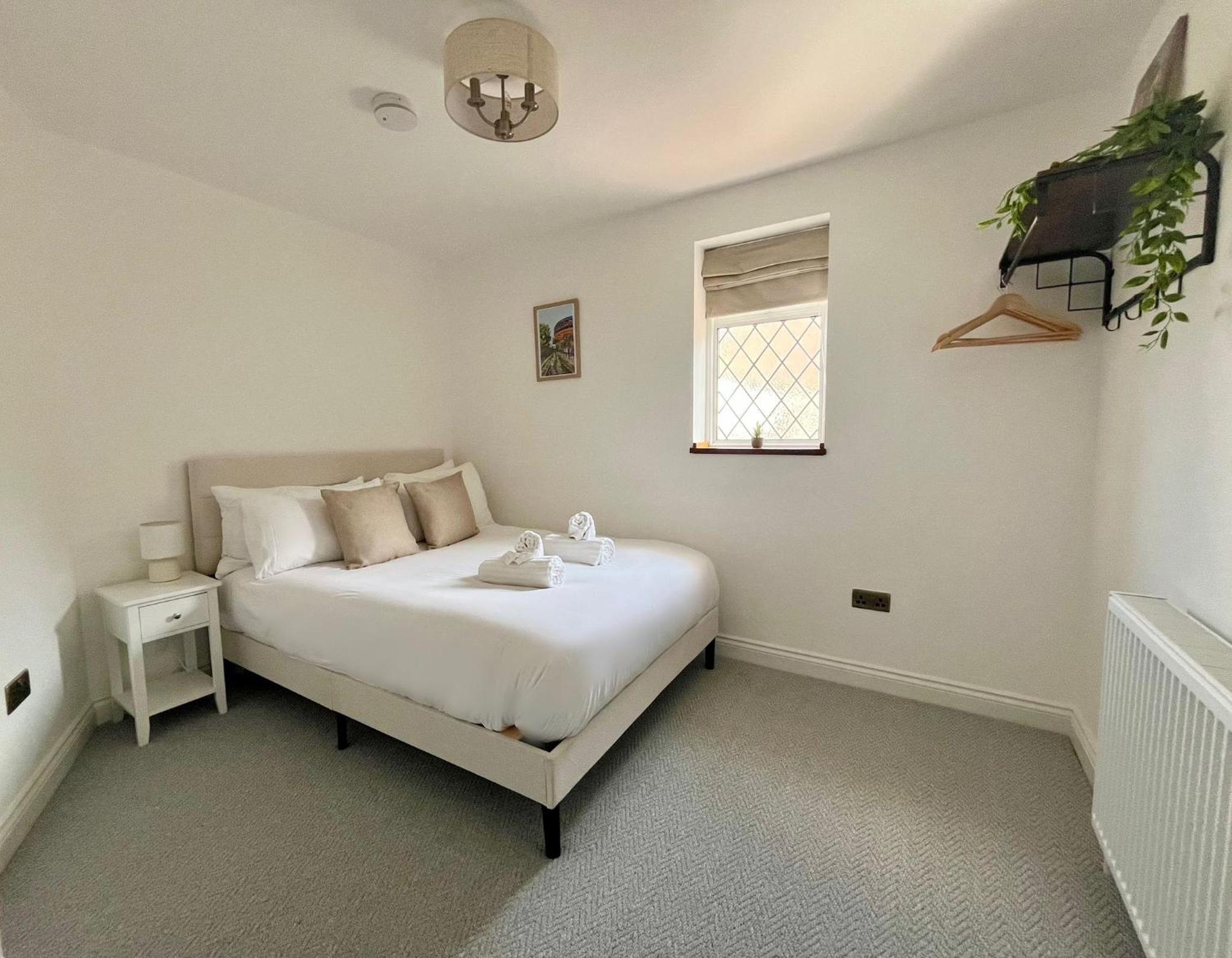 Olive Tree Brighton-Bright & Spacious 4 bedroom home with Garden & Free parking