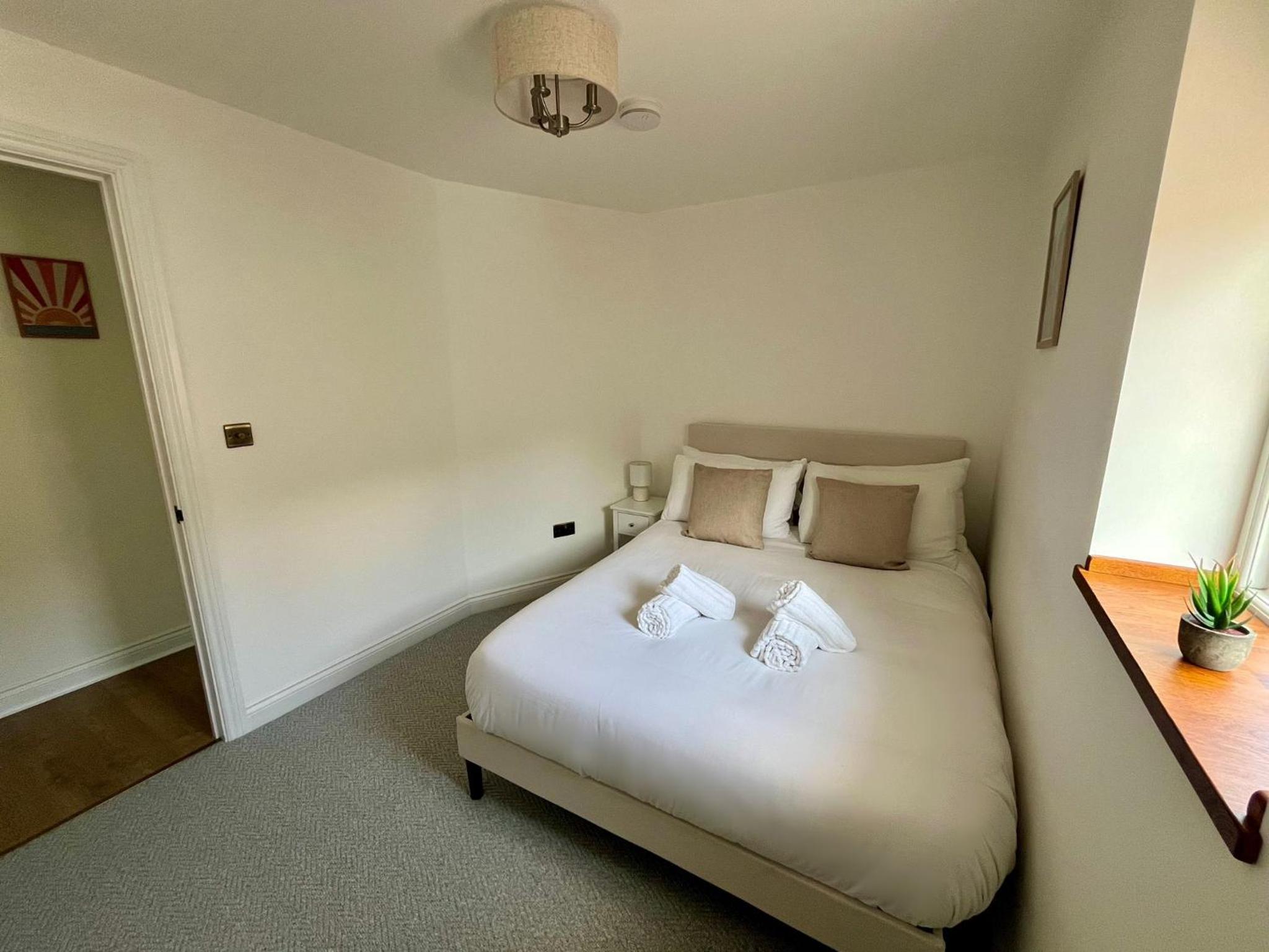 Olive Tree Brighton-Bright & Spacious 4 bedroom home with Garden & Free parking