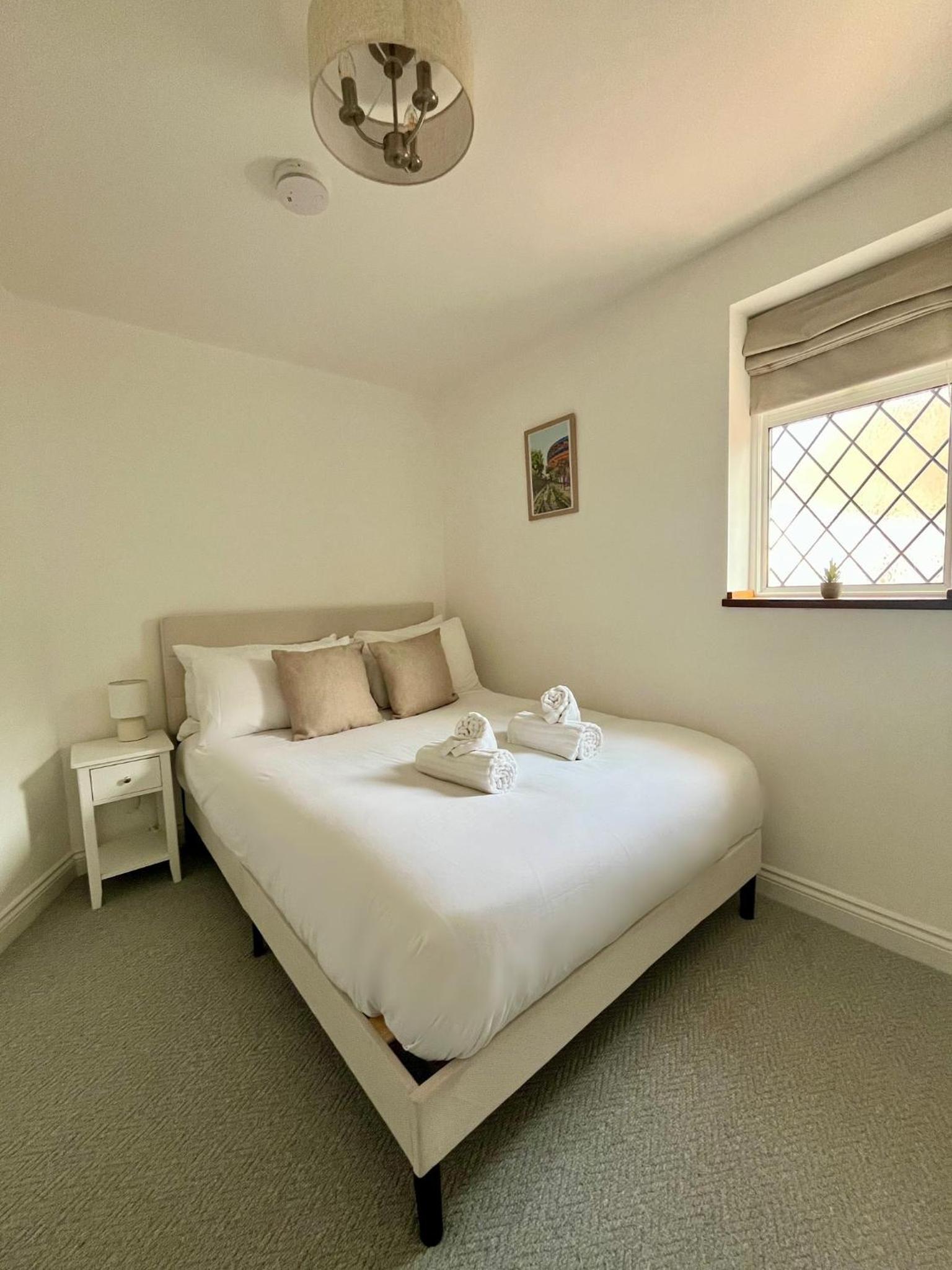 Olive Tree Brighton-Bright & Spacious 4 bedroom home with Garden & Free parking