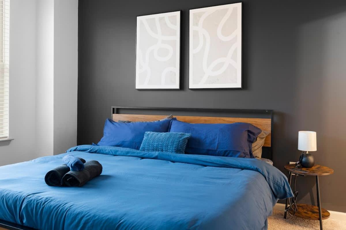 4BR King Bed Luxe Amenities Airport