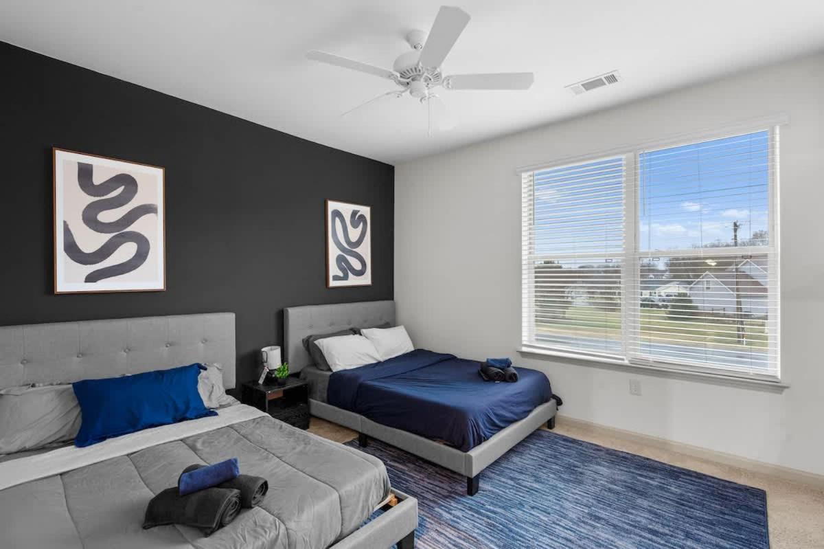 4BR King Bed Luxe Amenities Airport
