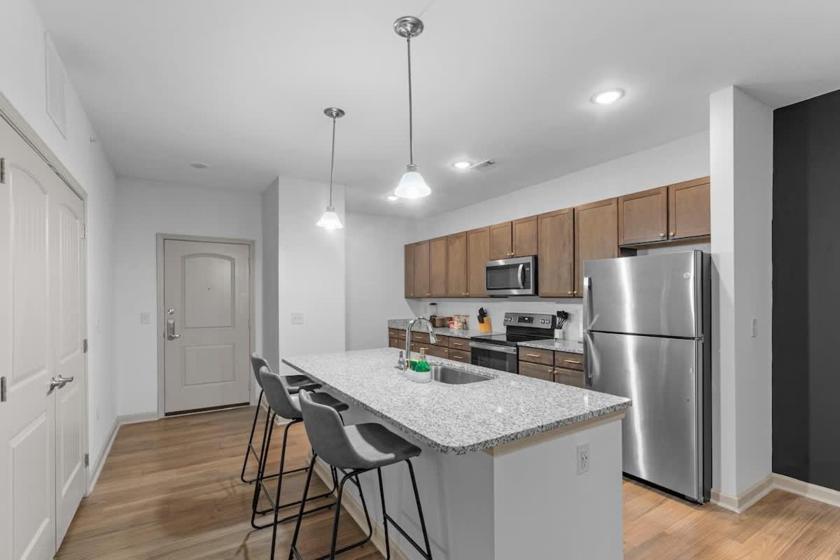 4BR King Bed Luxe Amenities Airport
