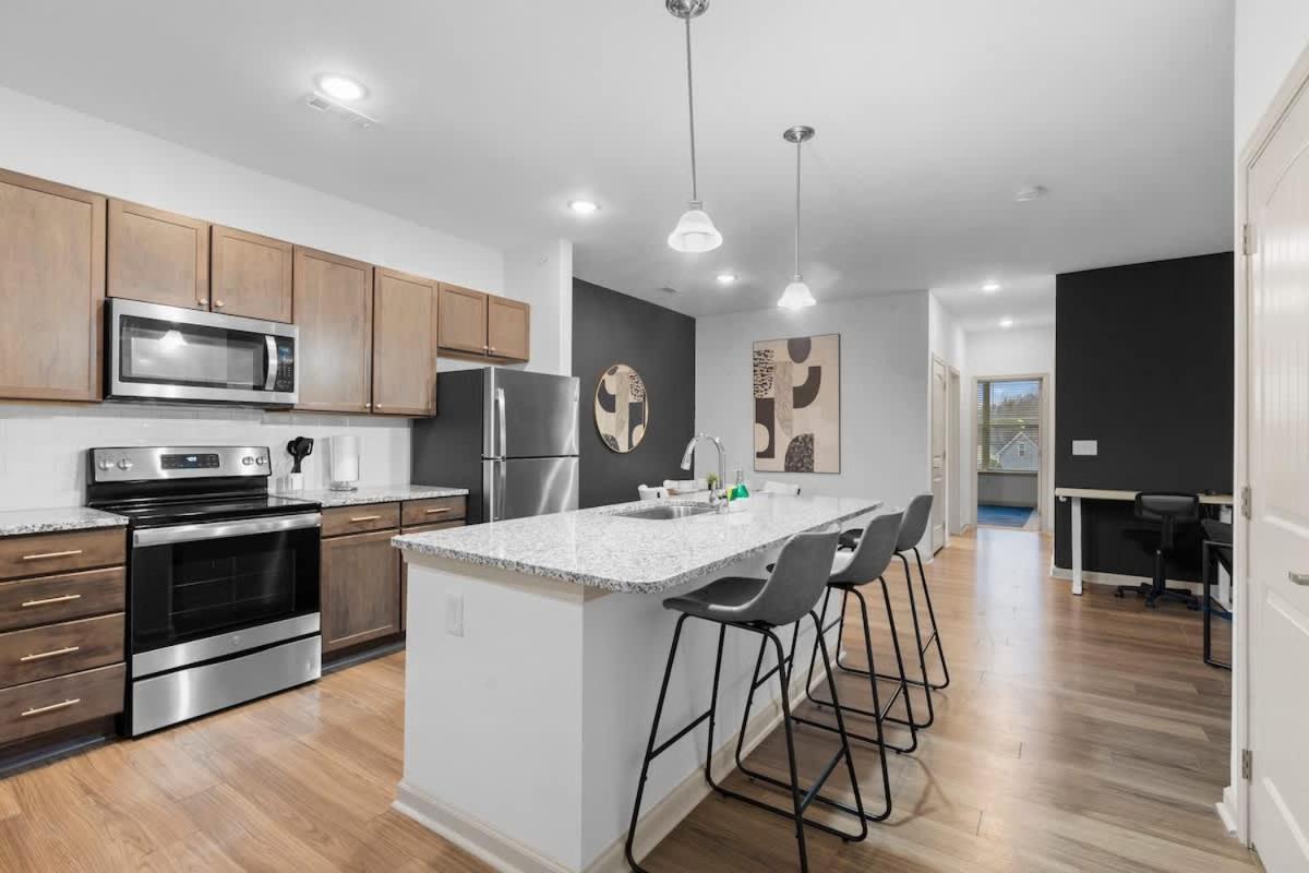 4BR King Bed Luxe Amenities Airport