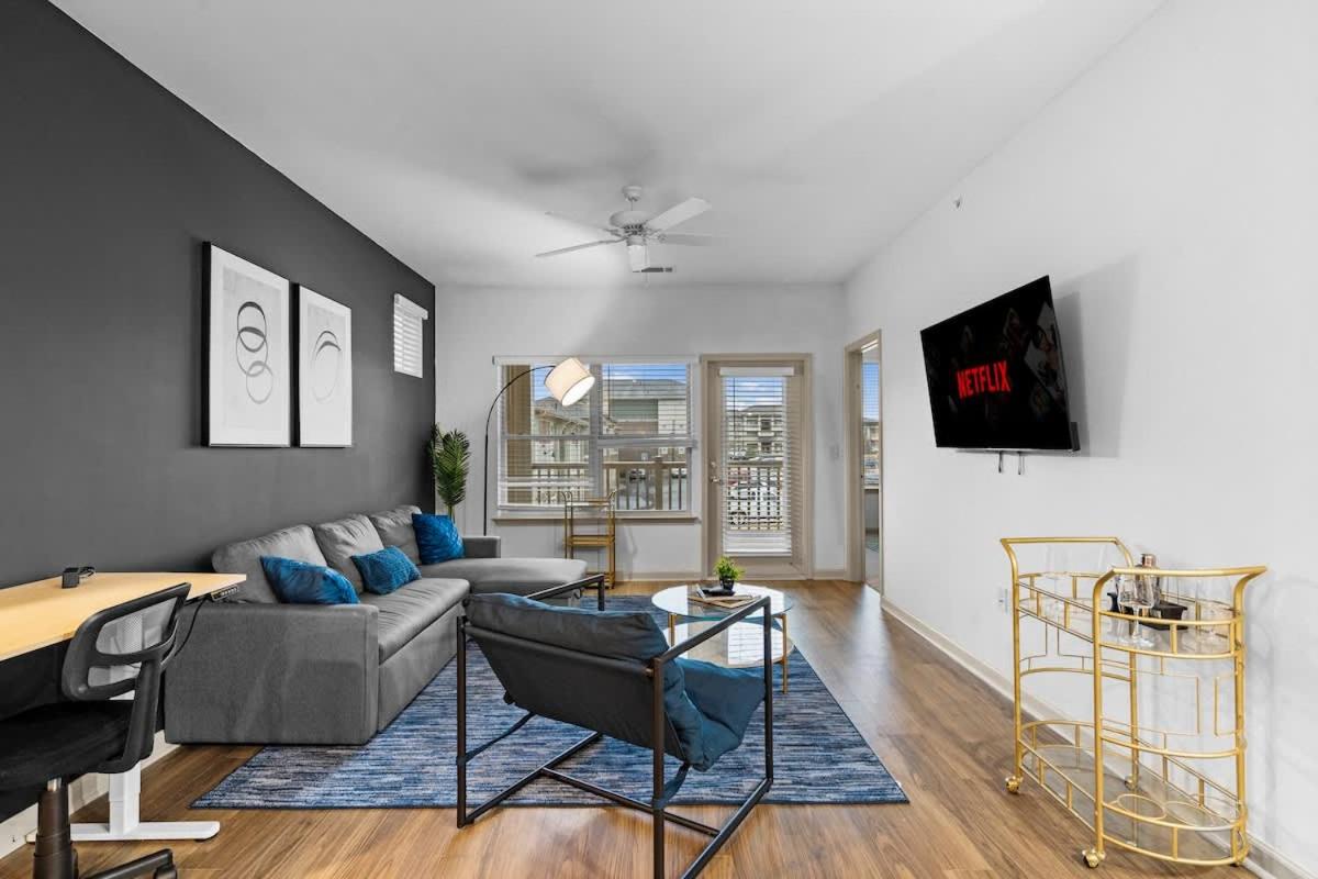 4BR King Bed Luxe Amenities Airport