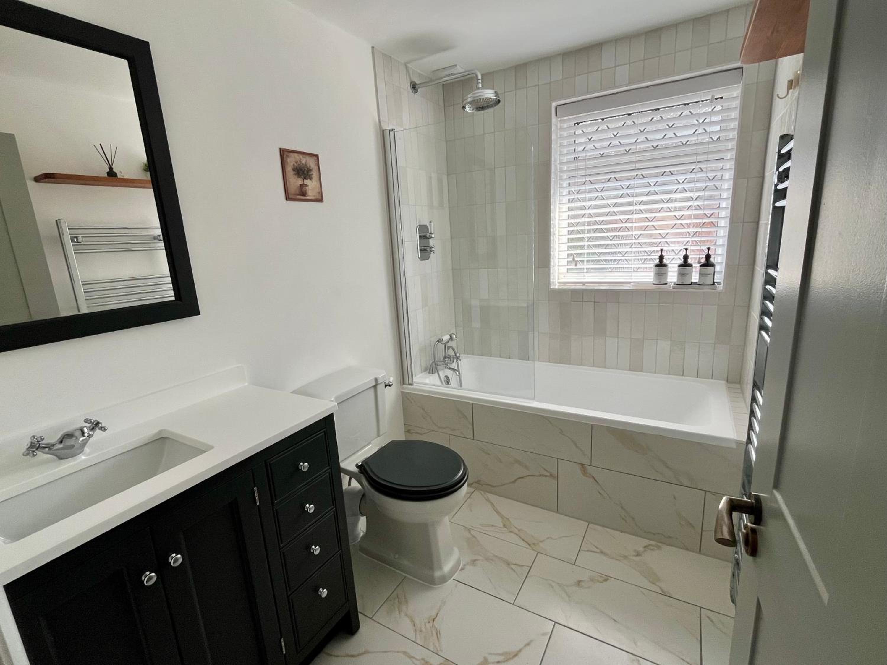 Olive Tree Brighton-Bright & Spacious 4 bedroom home with Garden & Free parking
