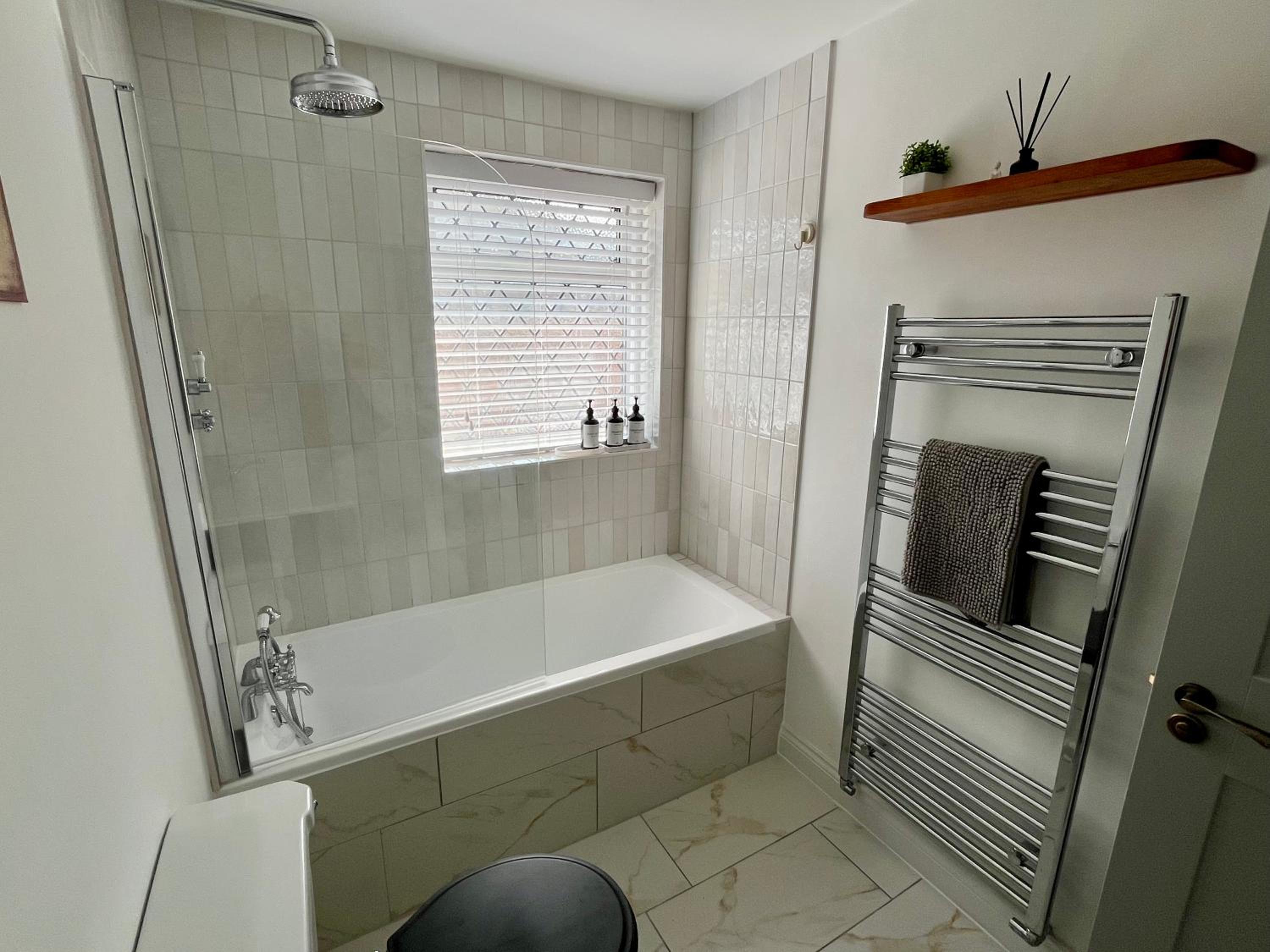 Olive Tree Brighton-Bright & Spacious 4 bedroom home with Garden & Free parking