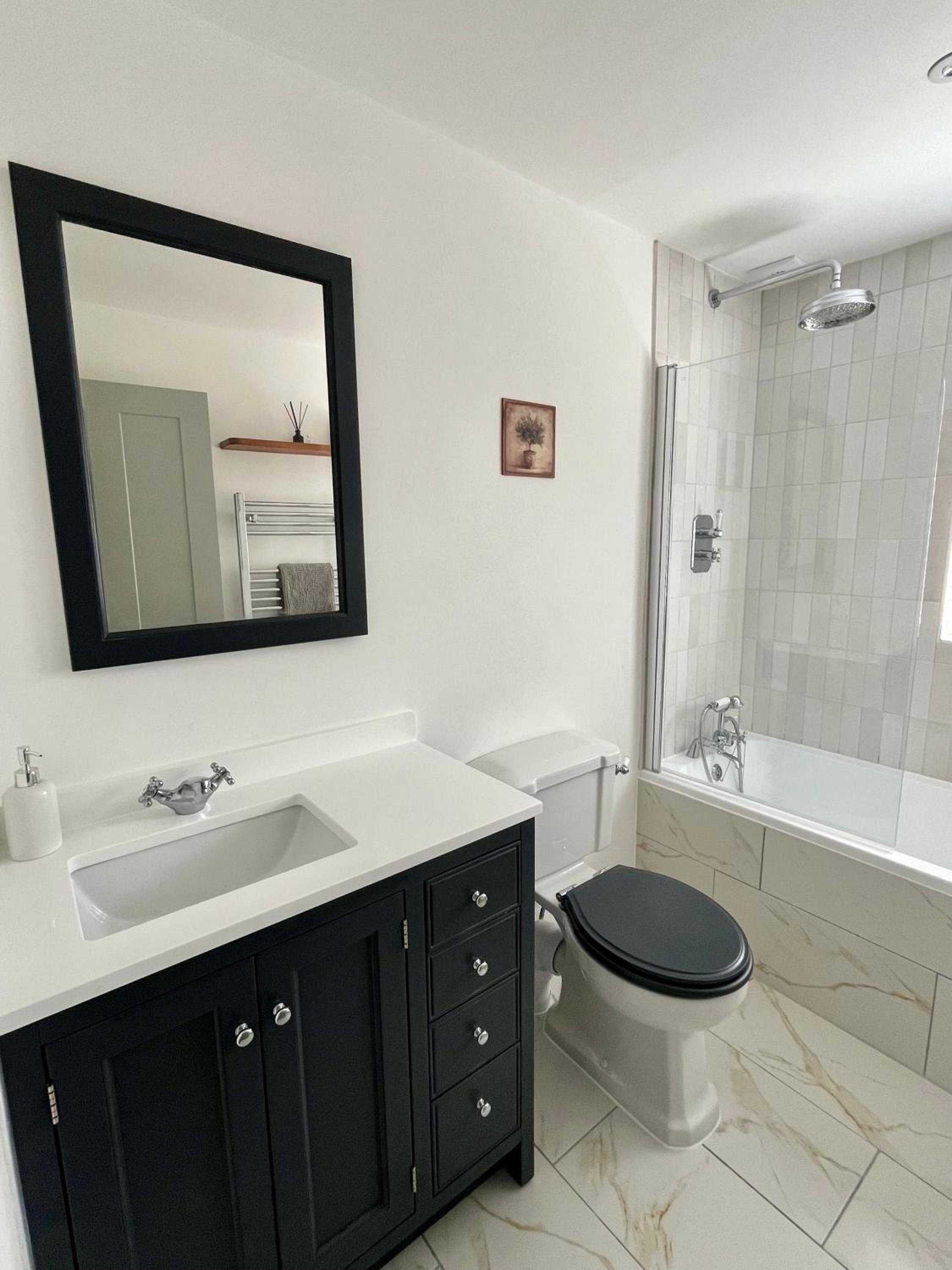 Olive Tree Brighton-Bright & Spacious 4 bedroom home with Garden & Free parking