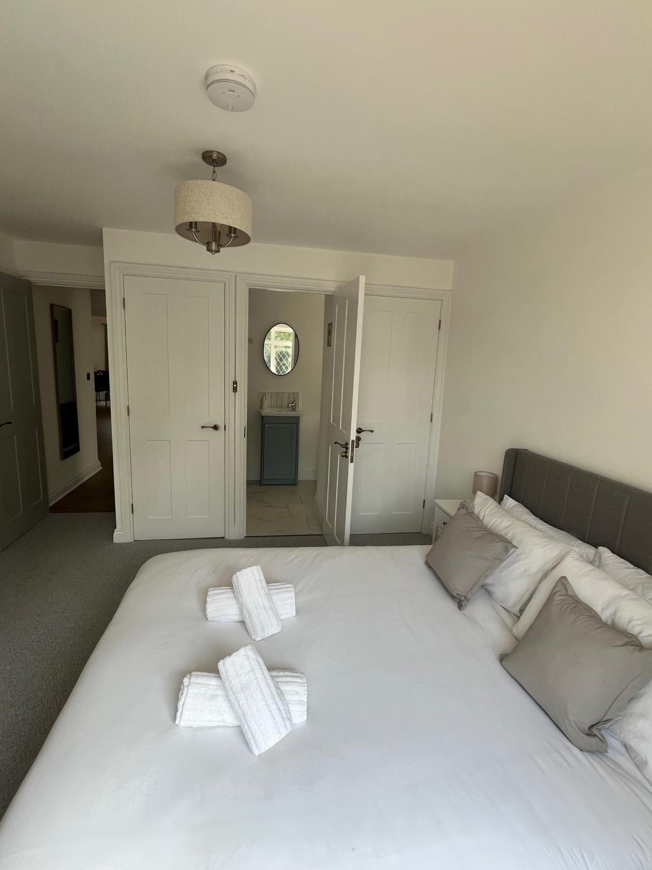 Olive Tree Brighton-Bright & Spacious 4 bedroom home with Garden & Free parking