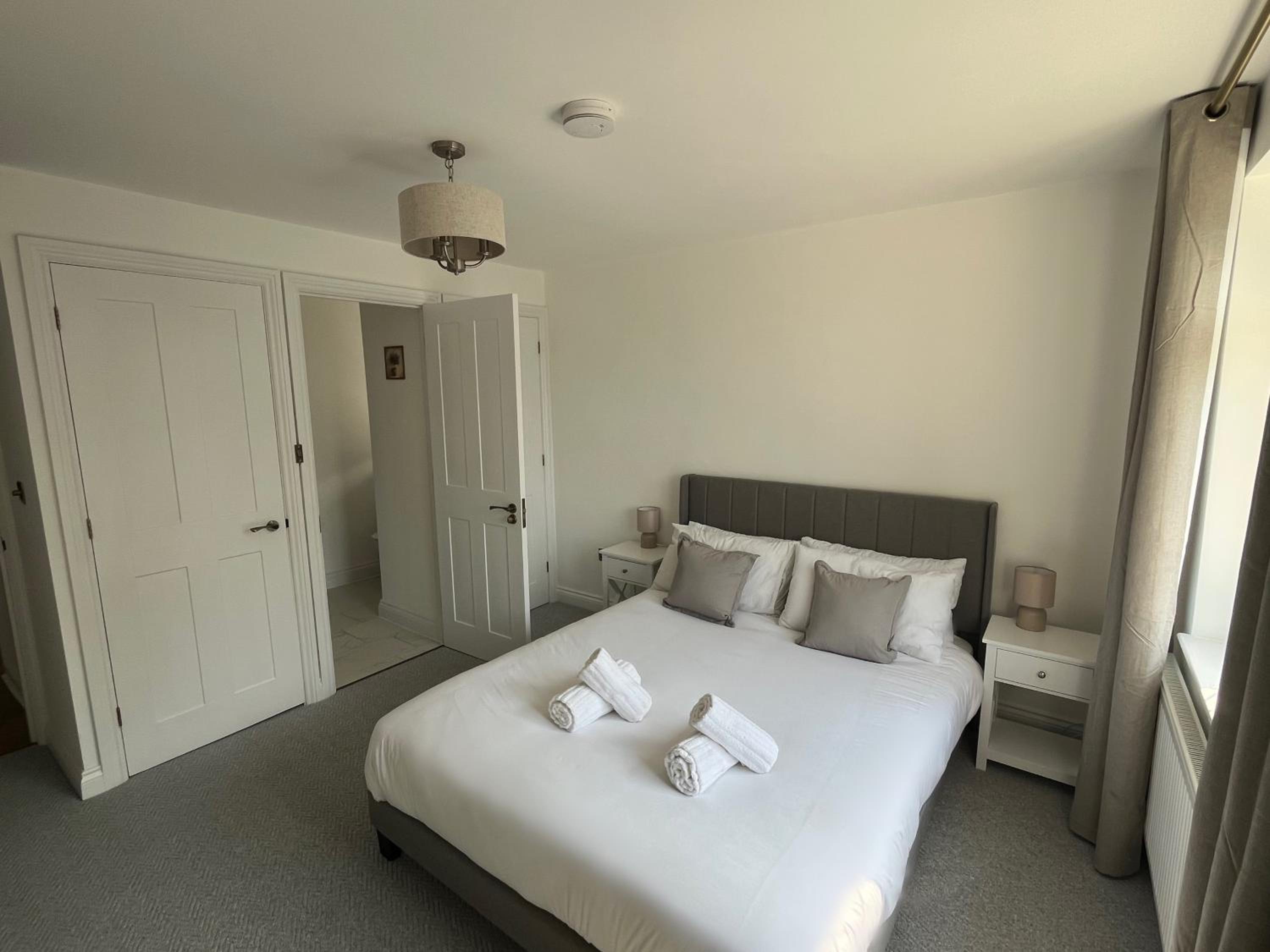 Olive Tree Brighton-Bright & Spacious 4 bedroom home with Garden & Free parking