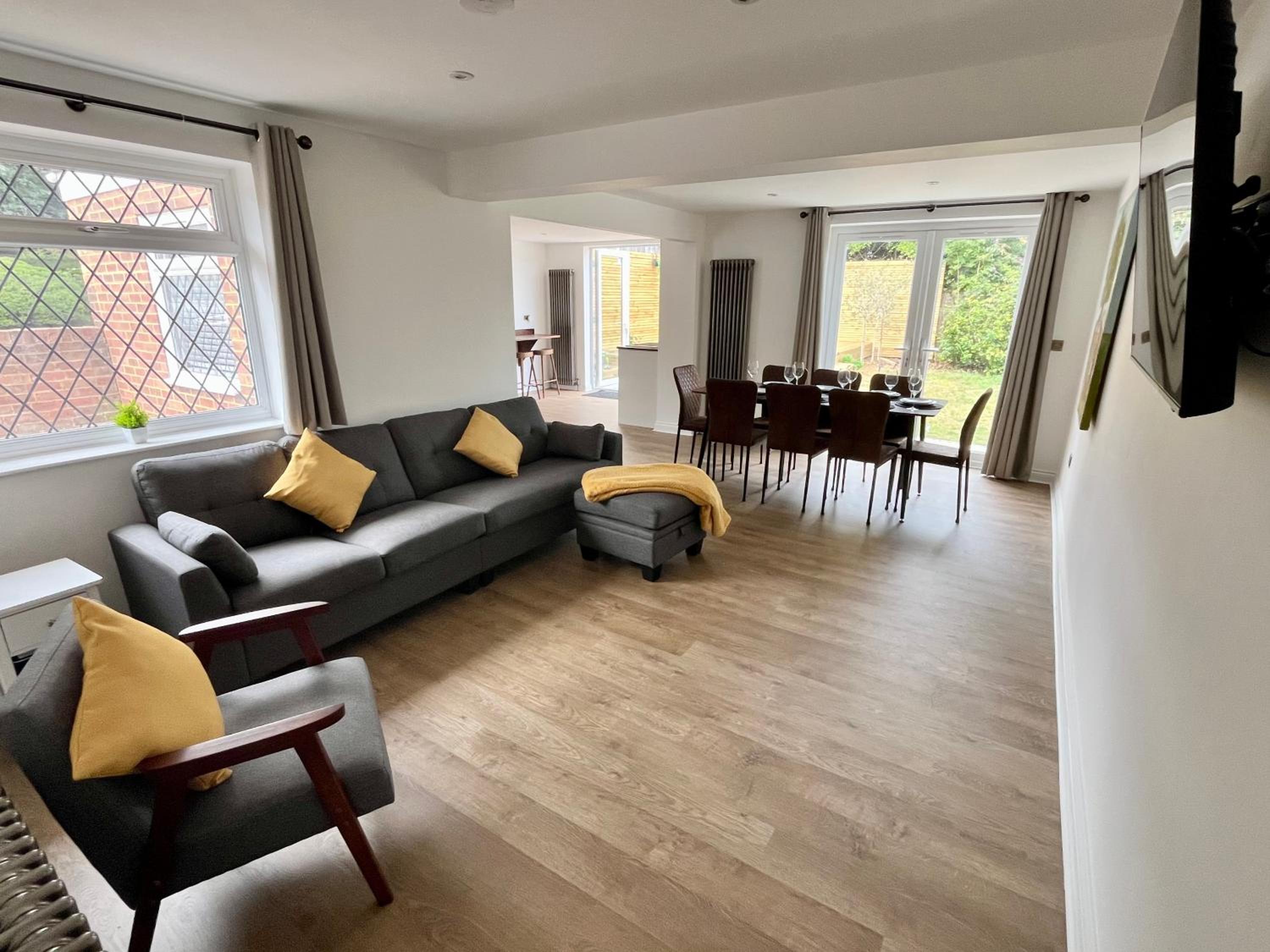 Olive Tree Brighton-Bright & Spacious 4 bedroom home with Garden & Free parking