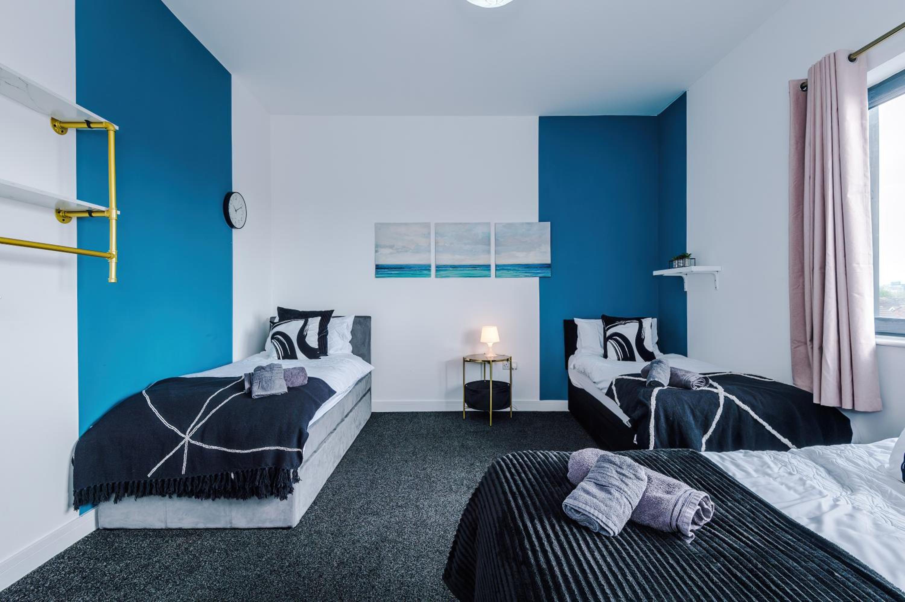 Large Home Salford -Free Parking