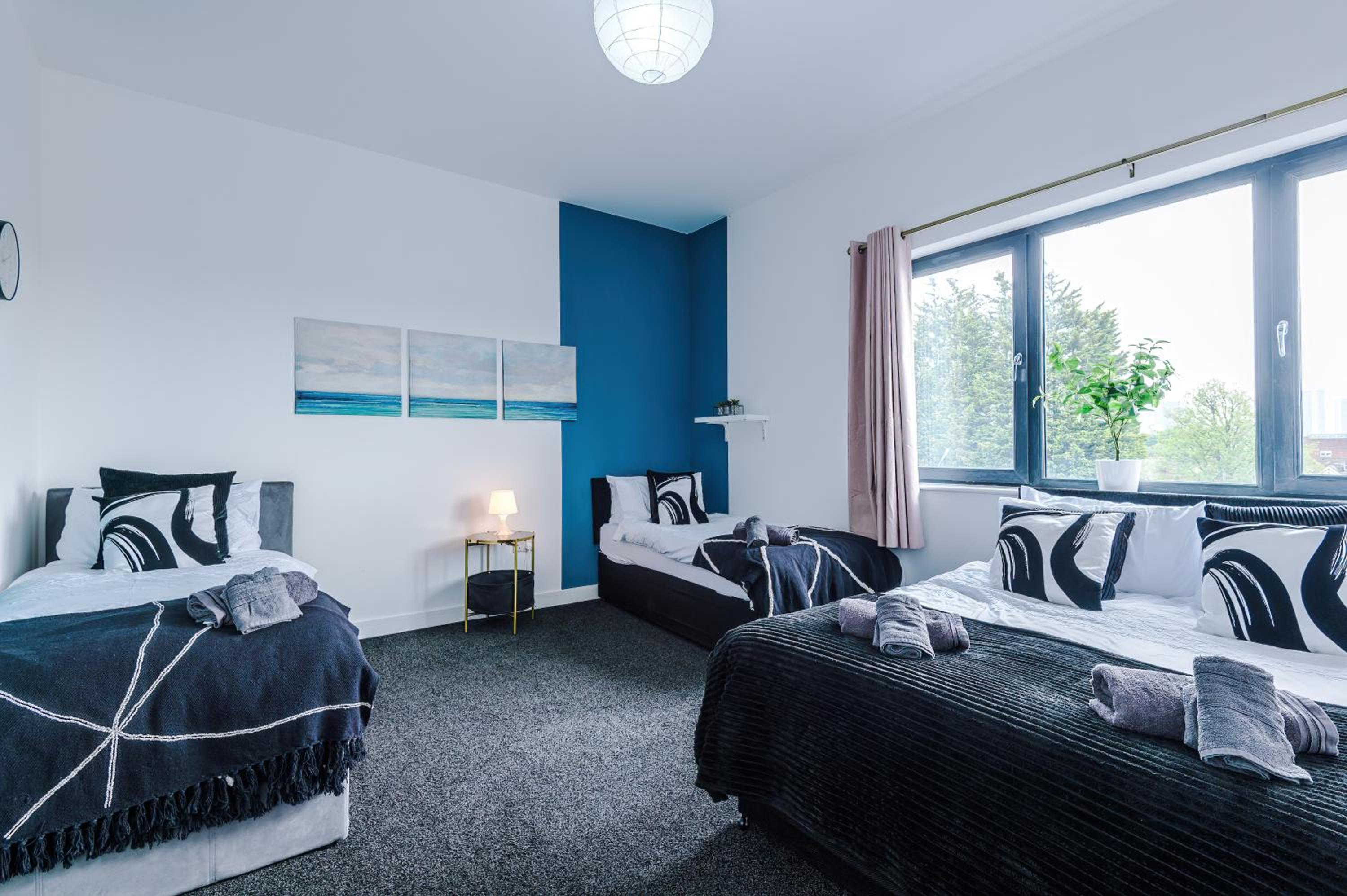 Large Home Salford -Free Parking