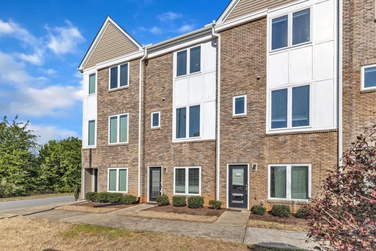 3BR Townhouse King Bed Garage Near NC State