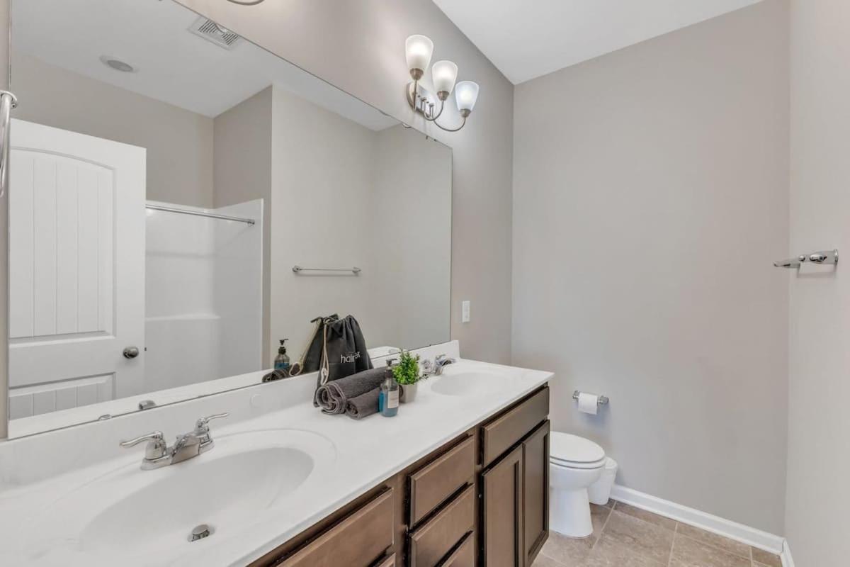 3BR Townhouse King Bed Garage Near NC State