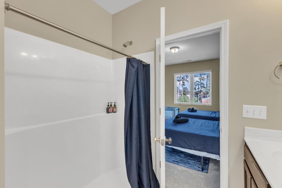 3BR Townhouse King Bed Garage Near NC State