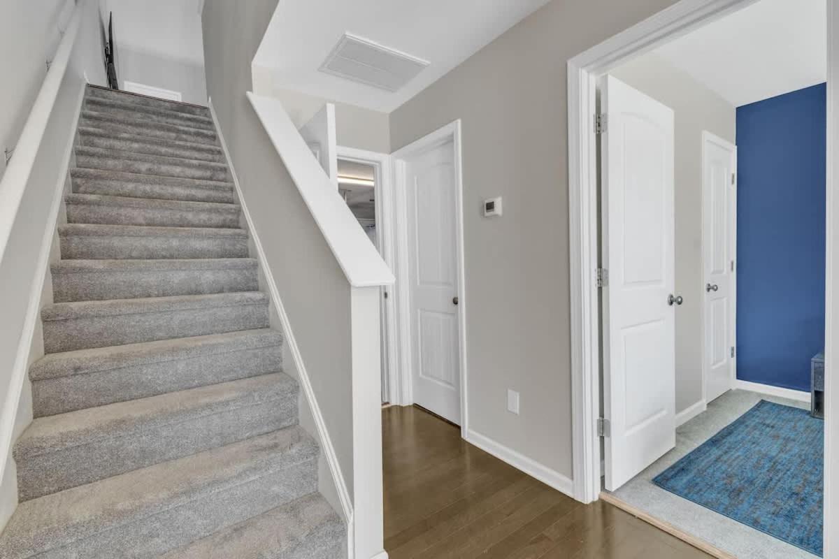 3BR Townhouse King Bed Garage Near NC State