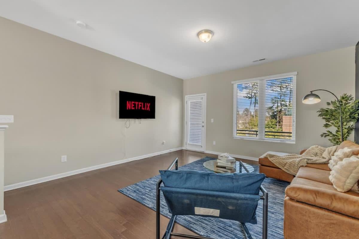 3BR Townhouse King Bed Garage Near NC State