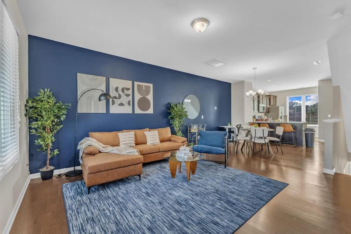 3BR Townhouse King Bed Garage Near NC State