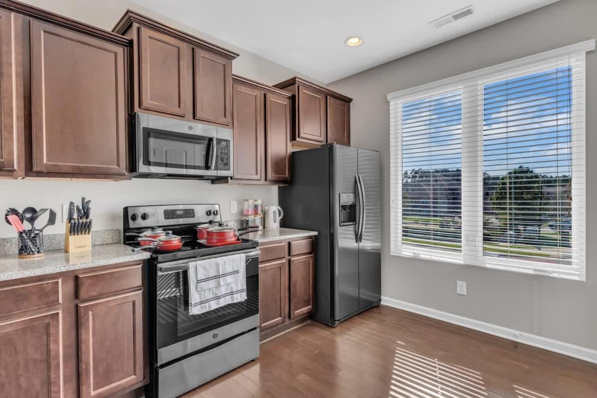 3BR Townhouse King Bed Garage Near NC State